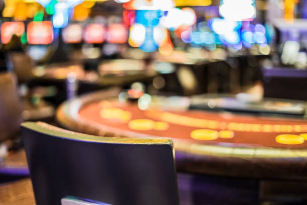 qqalien platform dashboard showing slot games, live tables, and sportsbook options