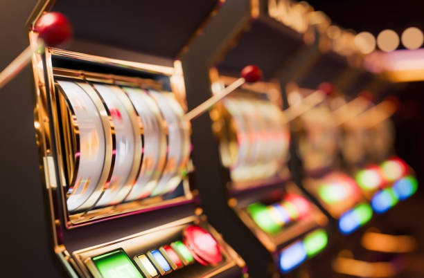 qqalien slot game selection and live casino lobby
